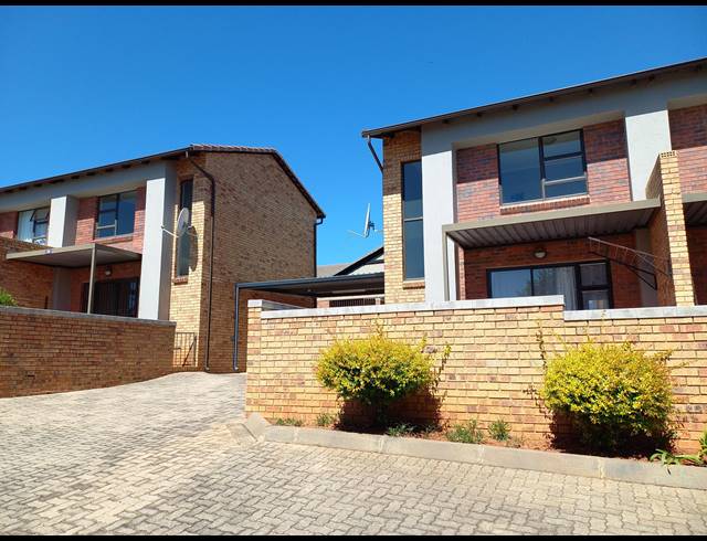 2 BEDROOM DUPLEX TO LET IN WILGEHEUWEL